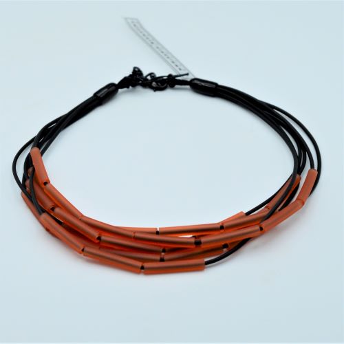 Lydia Bremer tubes collier kort orange | bijzonderheden.nl