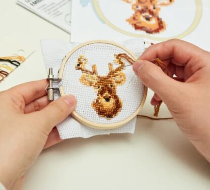 Kikkerland embroidery set deer