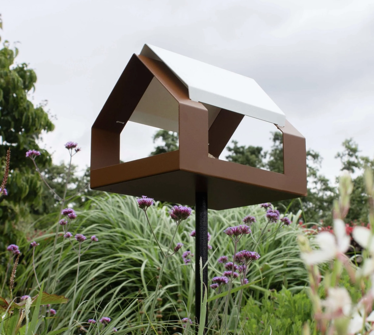 Heeej Birdfeeder The Barn on pole - Afbeelding 2